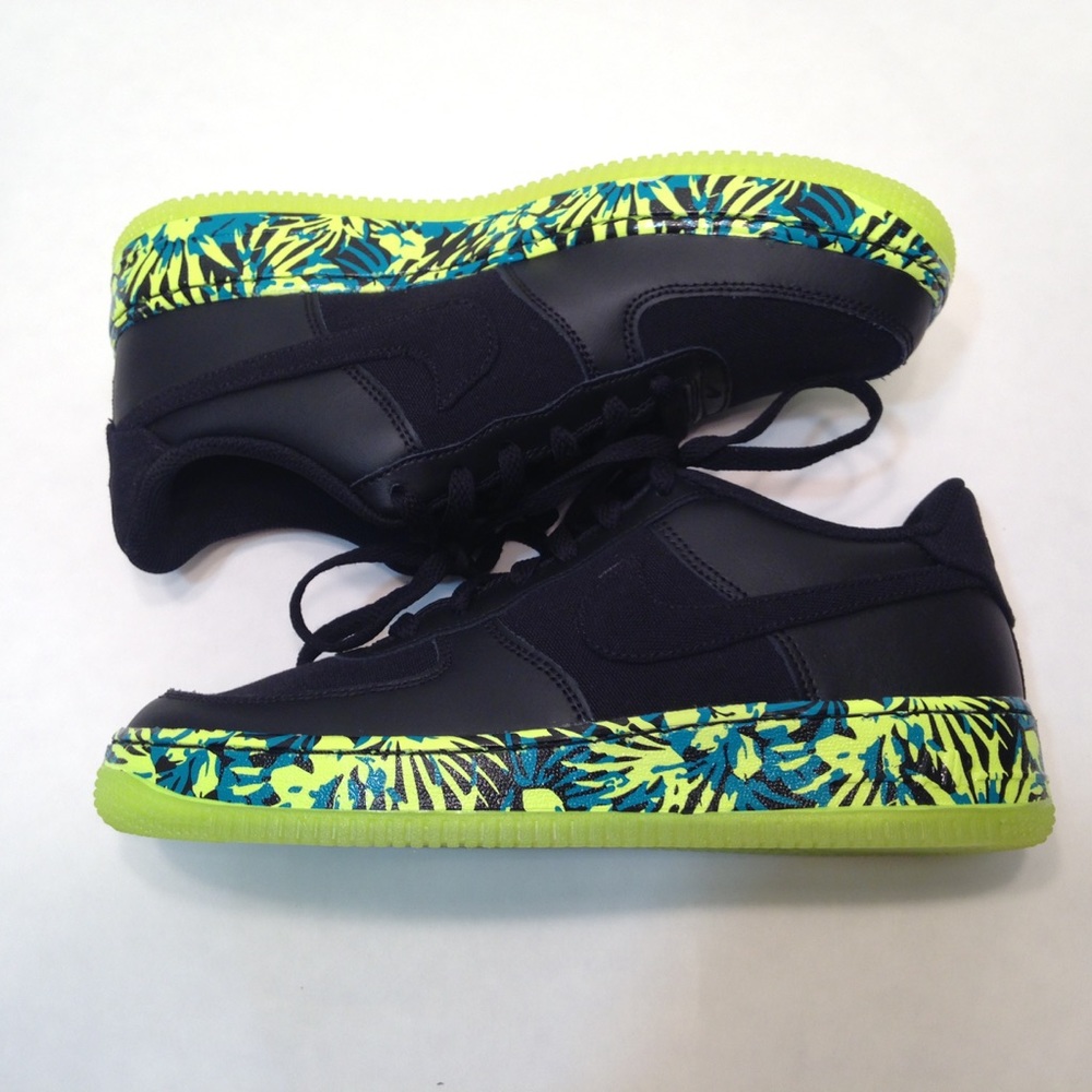 NIKE AIR FORCE 1s Big Kids size 7 BLACK/VOLT - Picture 1 of 5